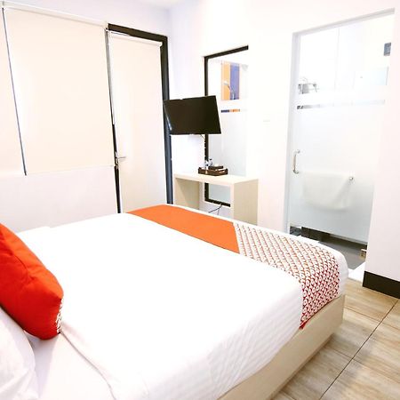 Oyo 592 Budget Hotel By The Harbour Padang  Zewnętrze zdjęcie