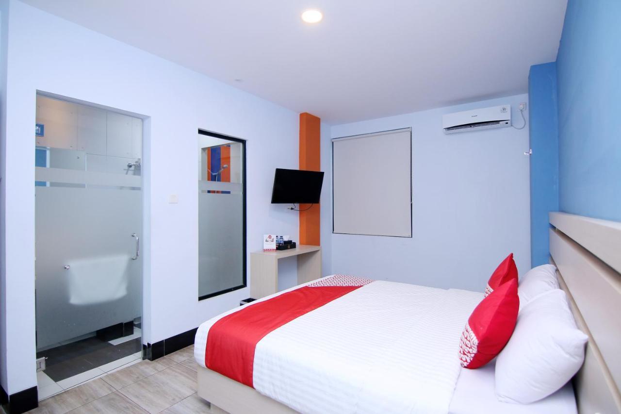Oyo 592 Budget Hotel By The Harbour Padang  Zewnętrze zdjęcie