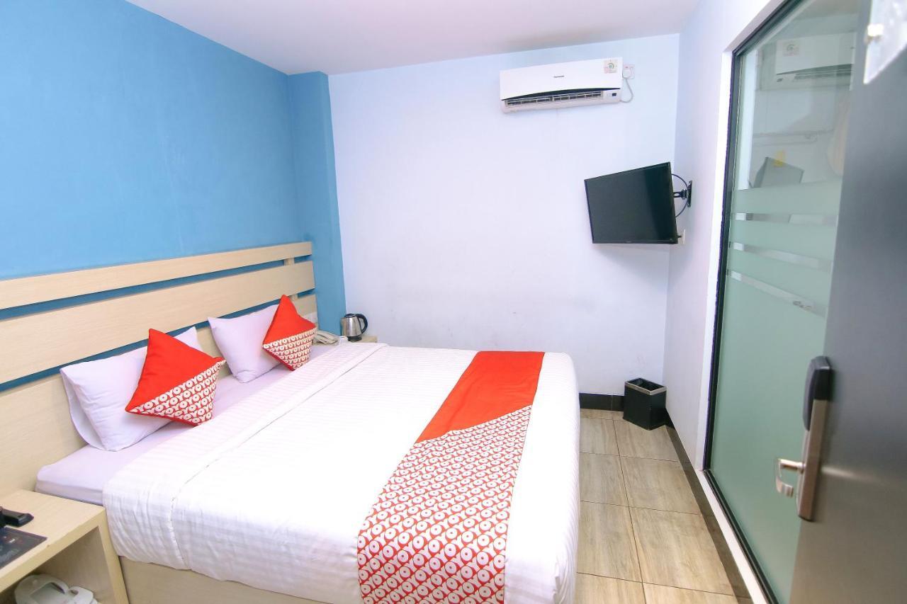 Oyo 592 Budget Hotel By The Harbour Padang  Zewnętrze zdjęcie